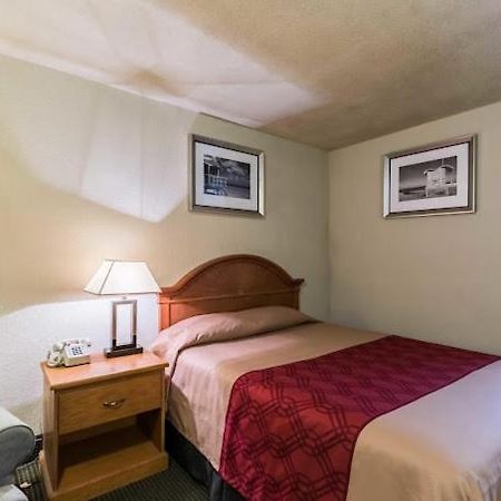 Eco-Inn Suites Бейтаун Экстерьер фото